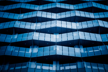 Commercieel vastgoed vs Seniorenwoningen: Waar kies je voor langetermijnzekerheid?